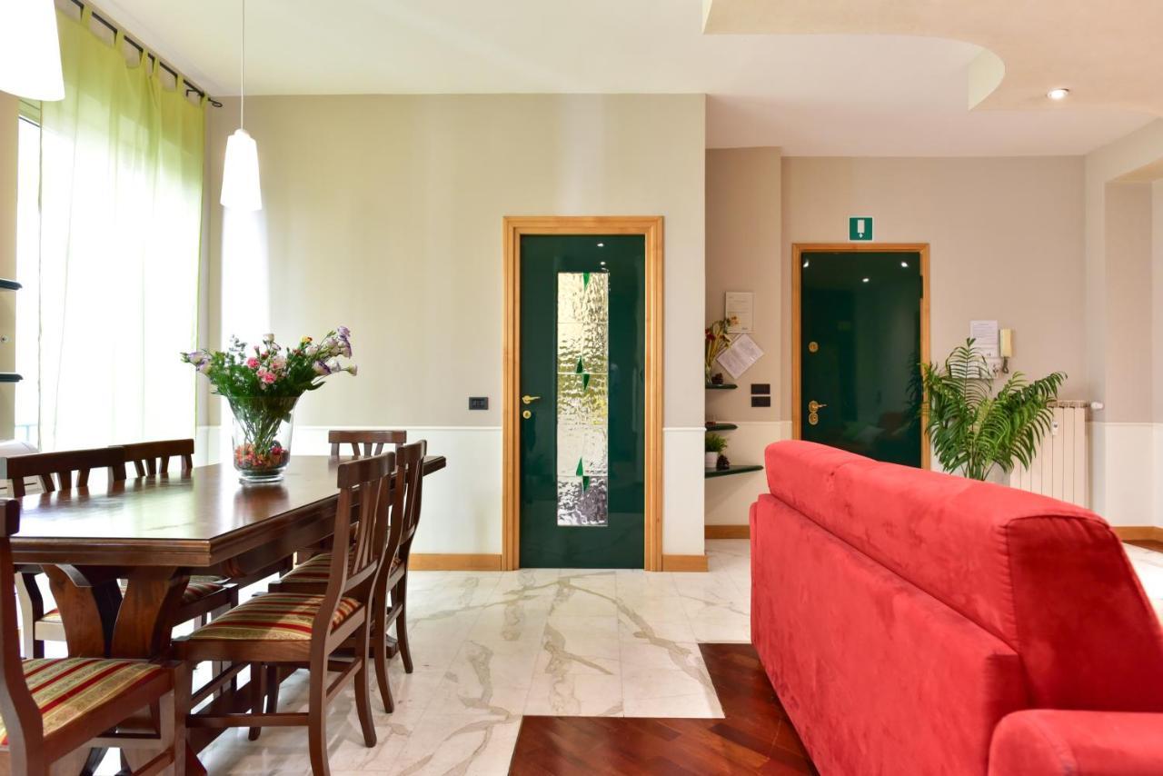 Elegant & Cozy Apartment In The Heart Of Roma Exterior foto
