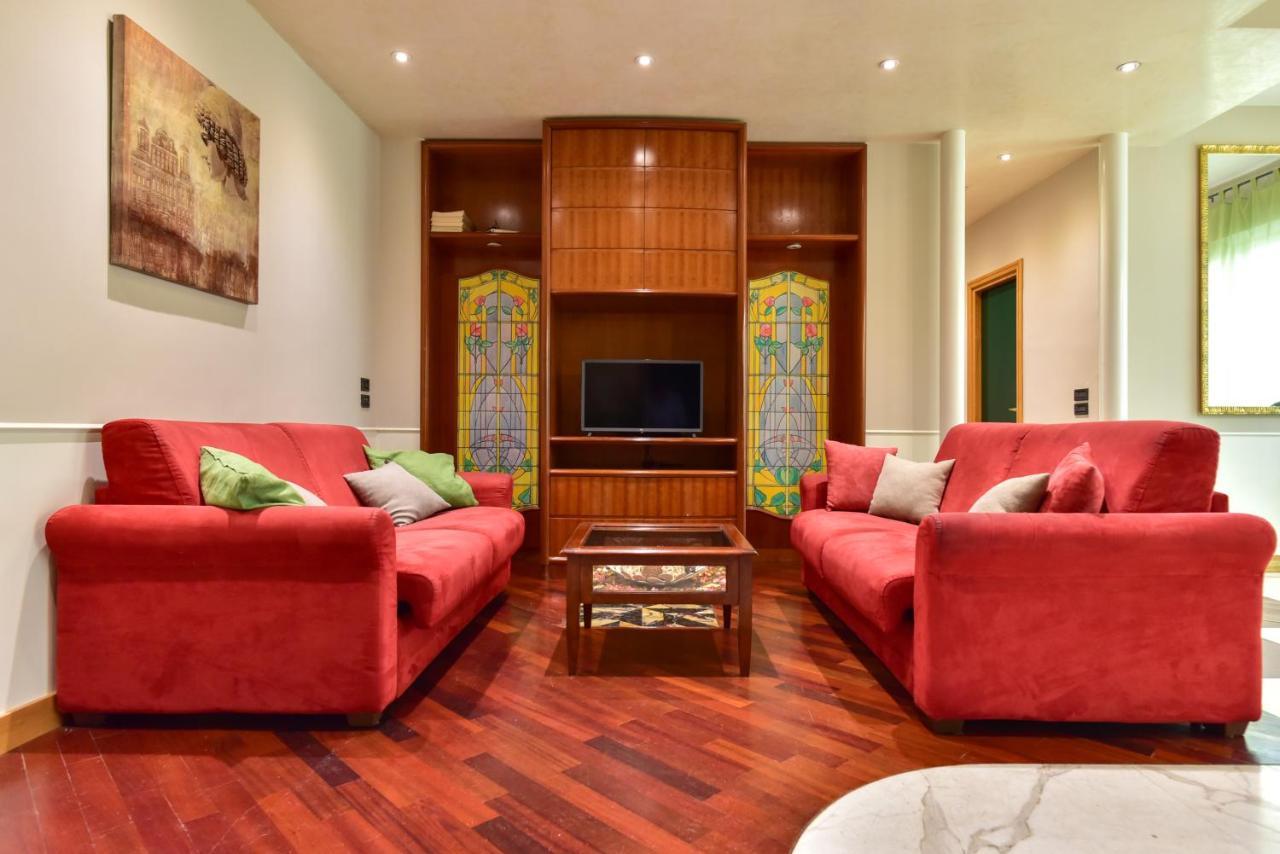 Elegant & Cozy Apartment In The Heart Of Roma Exterior foto