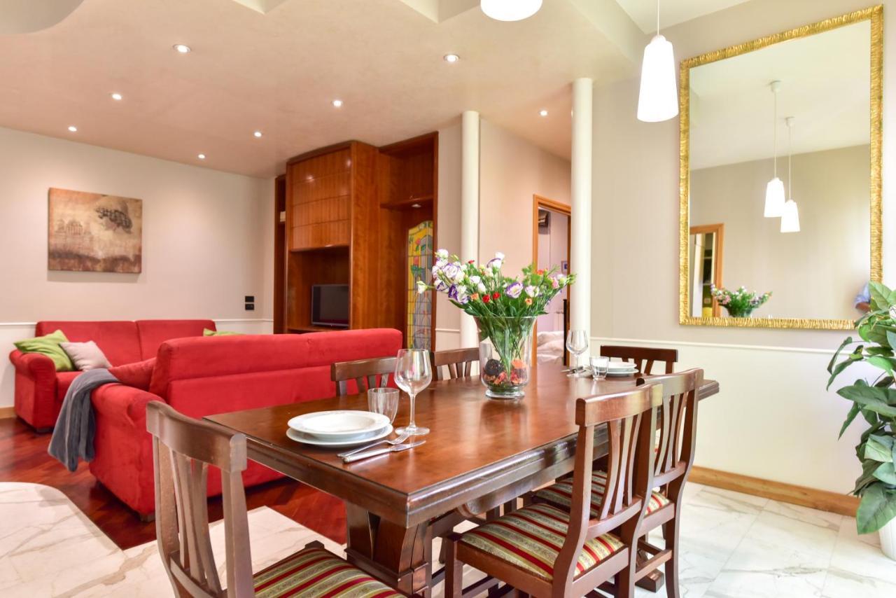 Elegant & Cozy Apartment In The Heart Of Roma Exterior foto