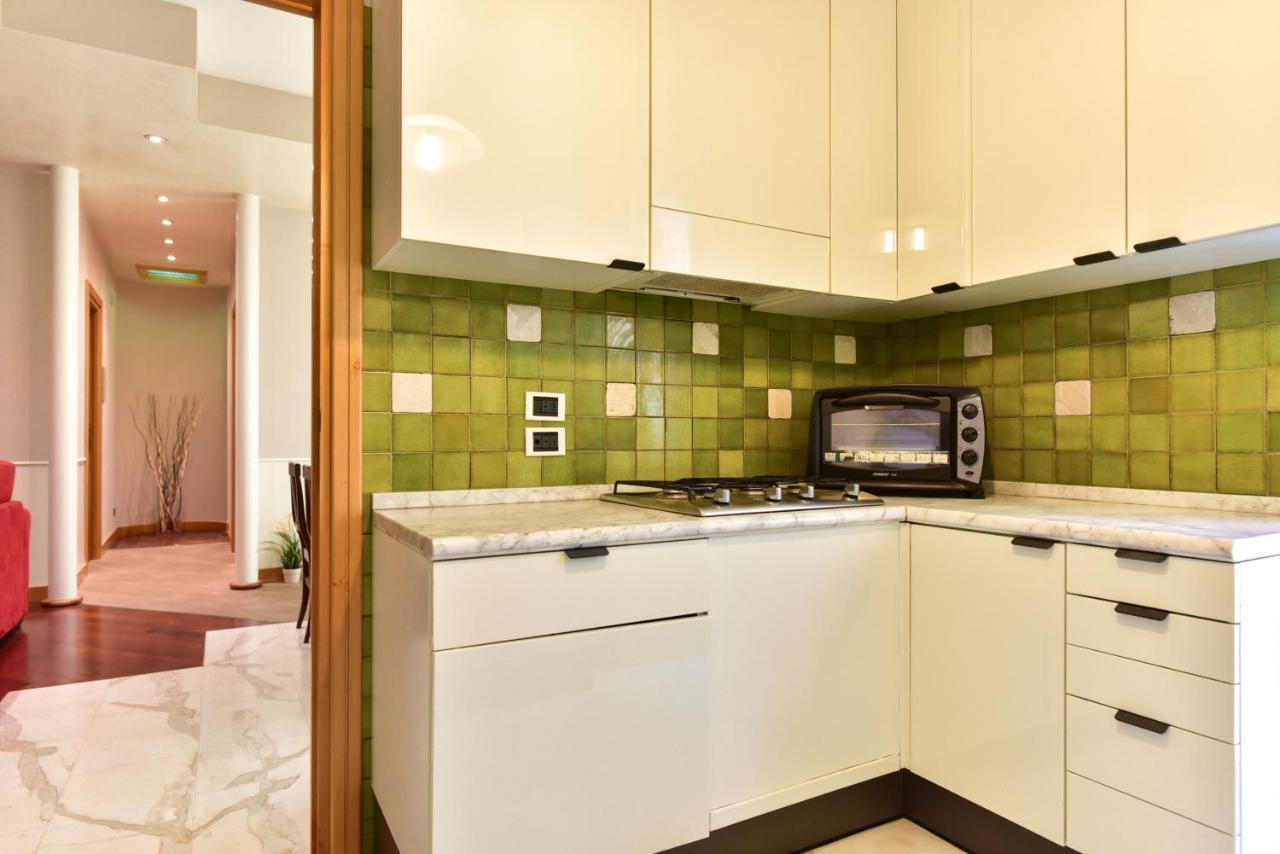 Elegant & Cozy Apartment In The Heart Of Roma Exterior foto