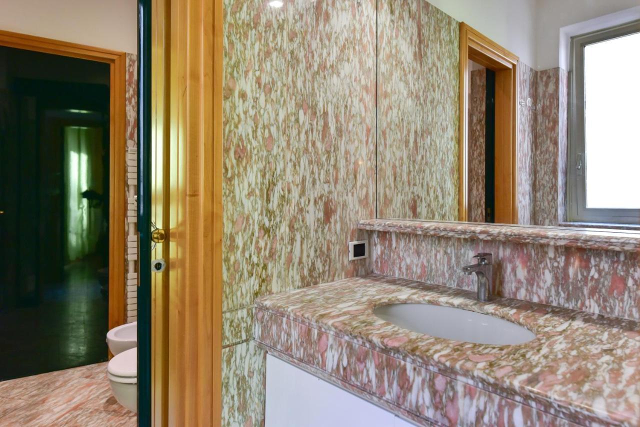 Elegant & Cozy Apartment In The Heart Of Roma Exterior foto